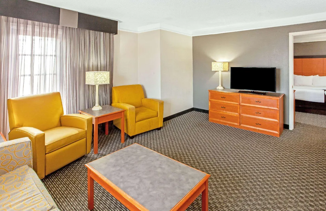 La Quinta Inn & Suites By Wyndham Wichita Falls Airport Area-1