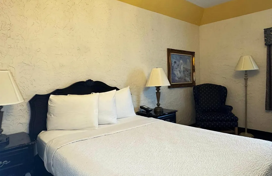 Chateau Hotel And Conference Center-1