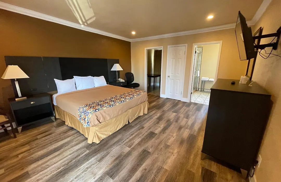 Econo Lodge-1
