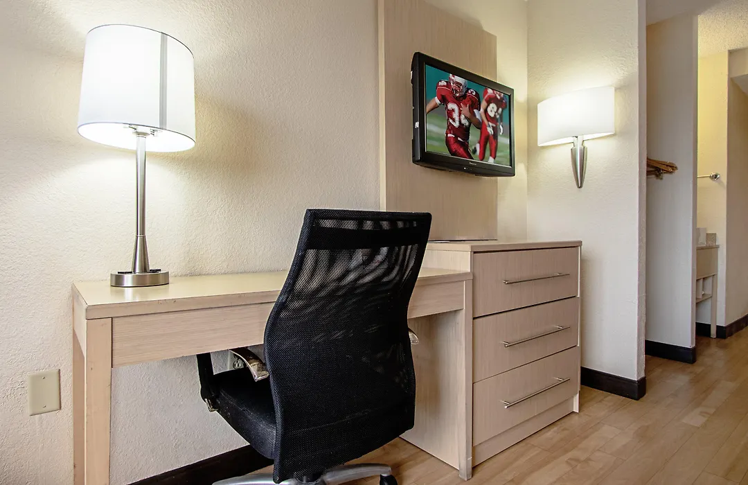 Red Roof Inn Plus+ West Palm Beach-1