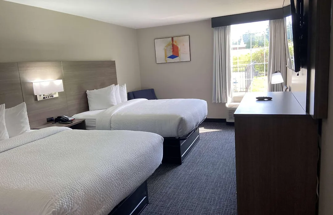 Days Inn & Suites By Wyndham Tahlequah-1