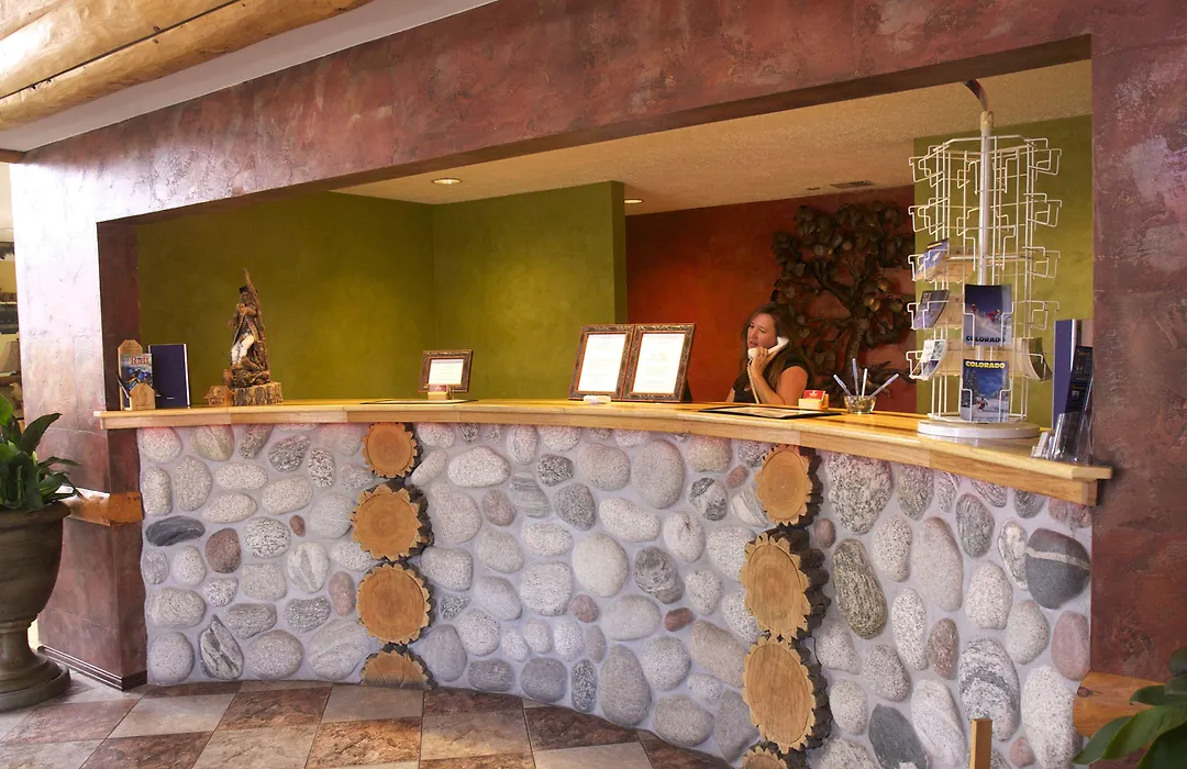 Gateway Inn And Suites-1