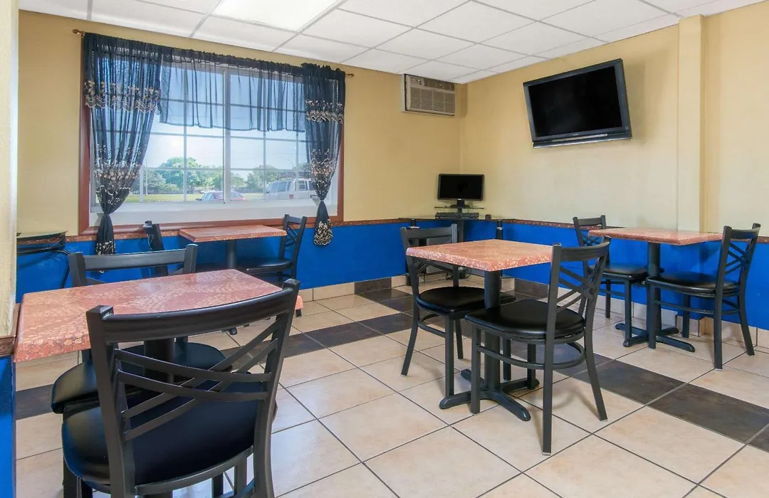Days Inn By Wyndham Great Bend-1