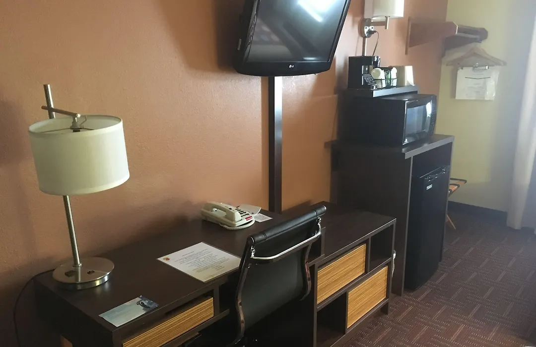 Super 8 By Wyndham Peoria-1