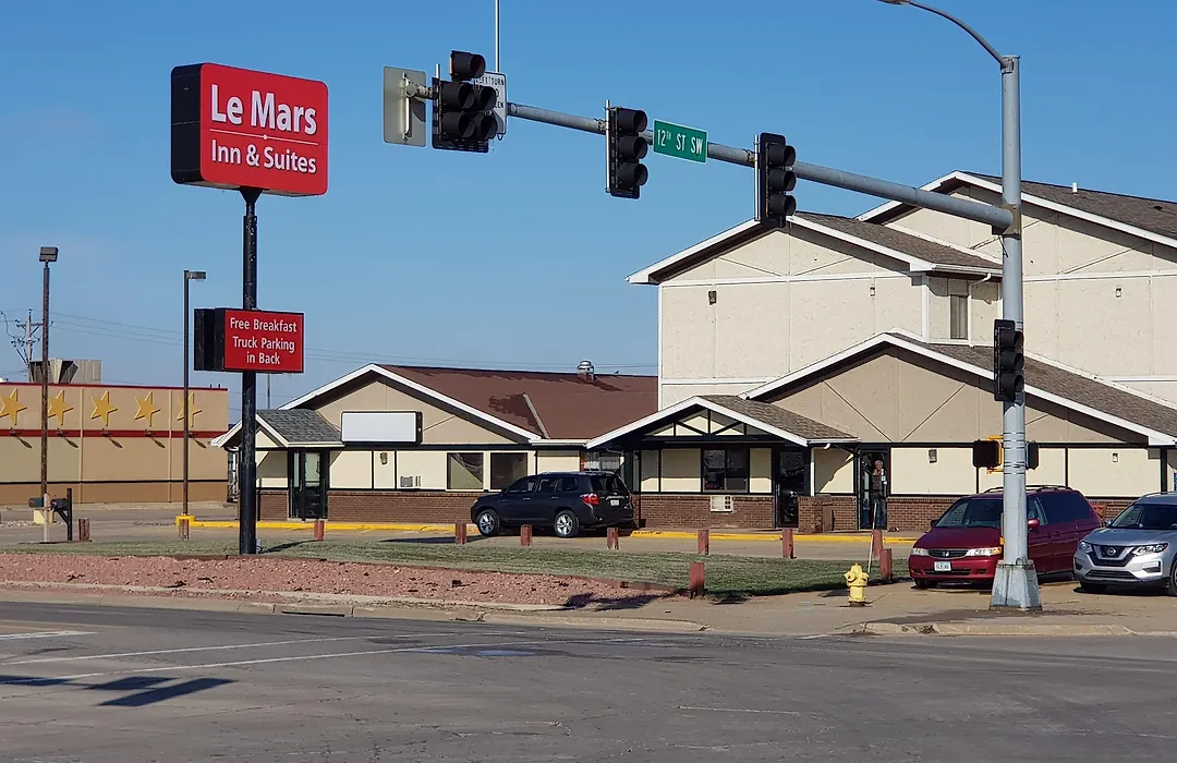 Le Mars Inn And Suites-1