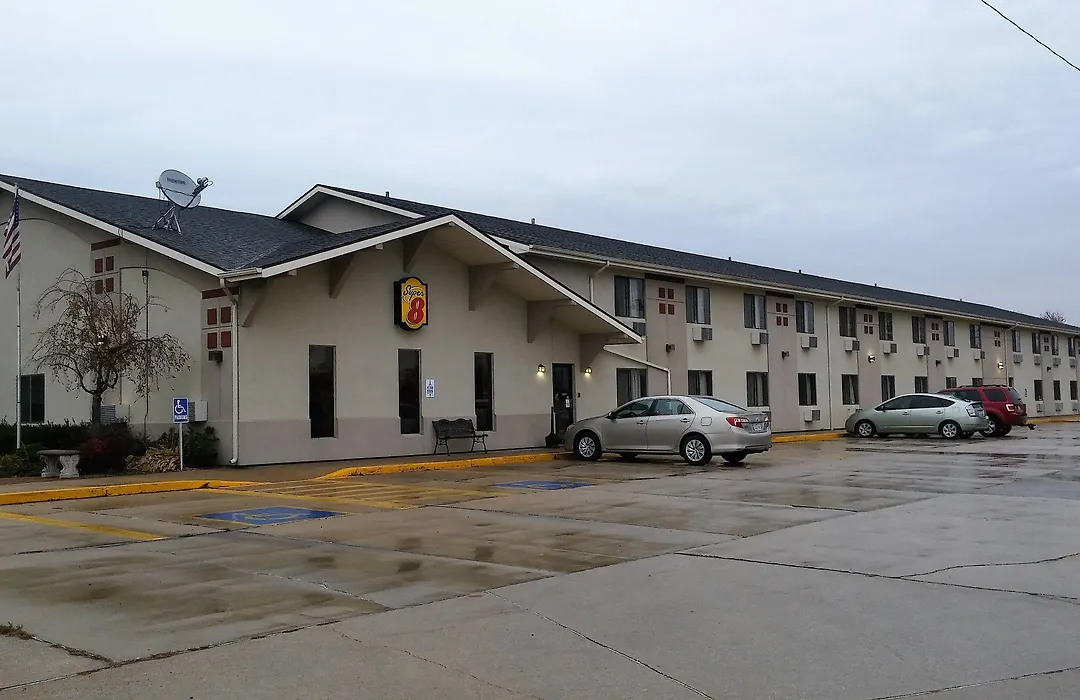 Super 8 By Wyndham Keokuk-1