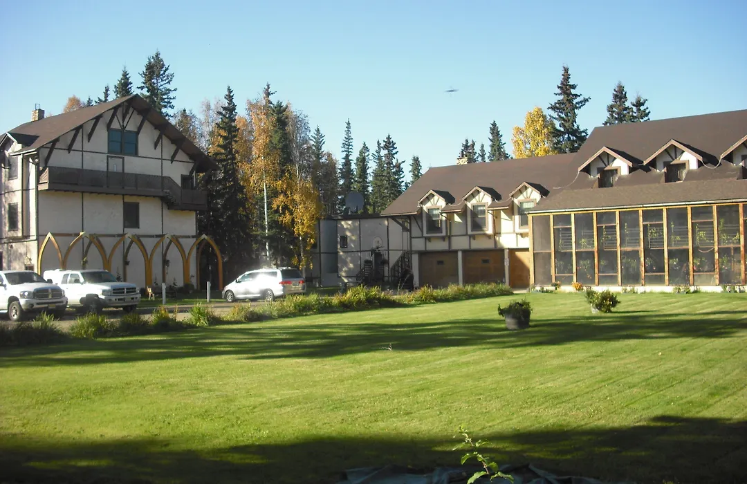 7 Gables Inn & Suites-1