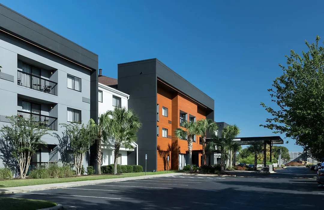 Courtyard By Marriott Pensacola-1