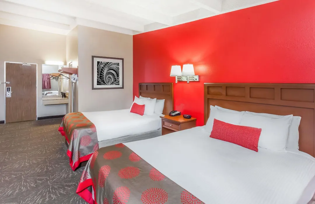 Ramada By Wyndham Hammond Hotel & Conference Center-1