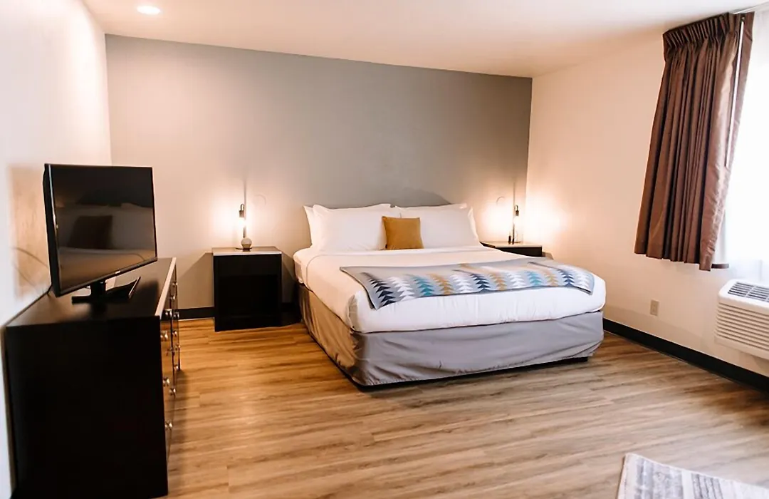 Days Inn By Wyndham Eugene Downtown/University-1
