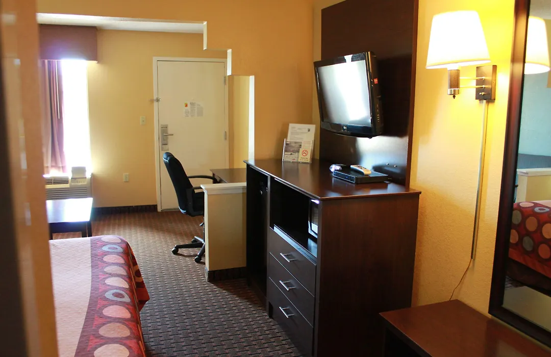 Super 8 By Wyndham Madison/Ridgeland Area-1