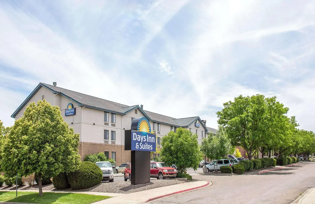 Days Inn & Suites By Wyndham Denver International Airport-1