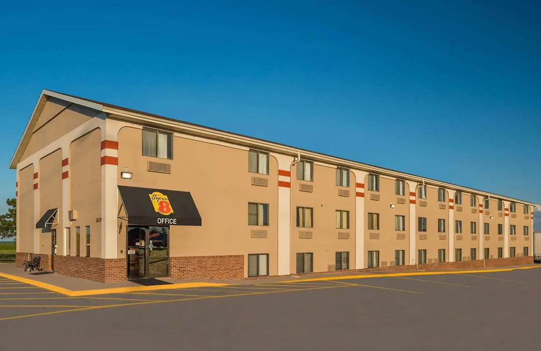 Super 8 By Wyndham Lincoln West-1