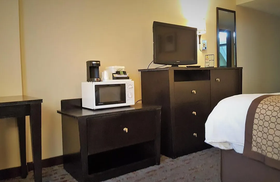 Baymont By Wyndham Belleville Airport Area Free Airport Shuttle-1