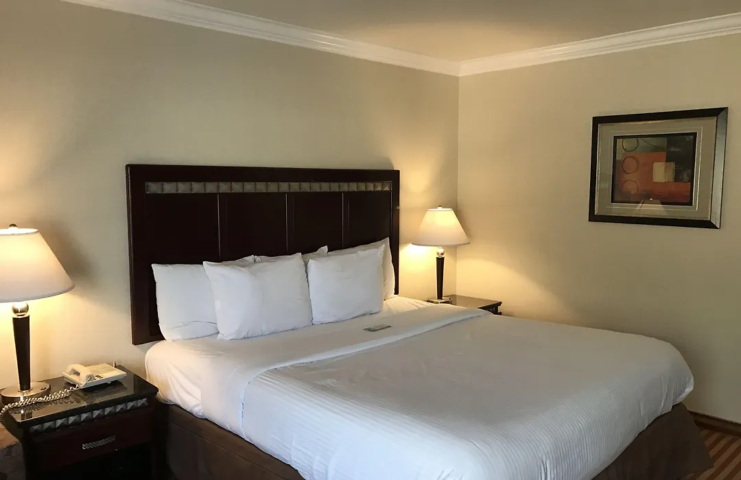 Oak Tree Inn-1
