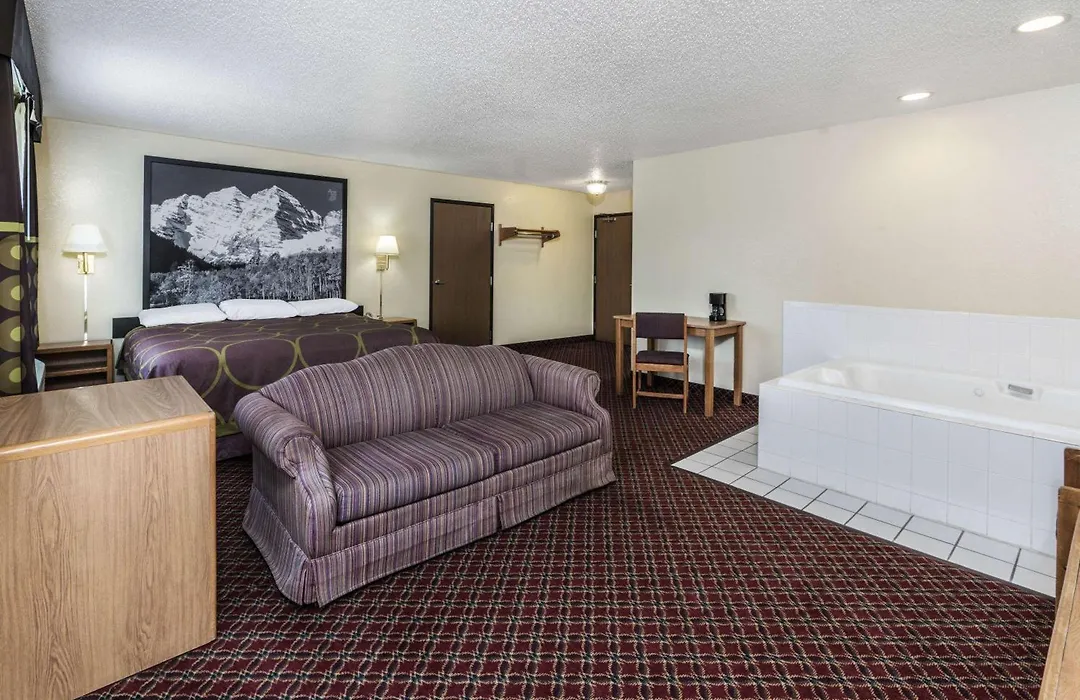 Super 8 By Wyndham Fountain-1