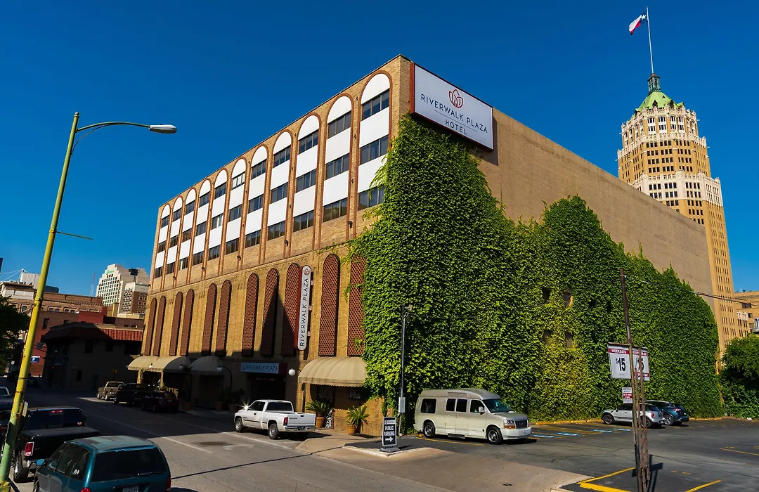 Riverwalk Plaza Hotel-1