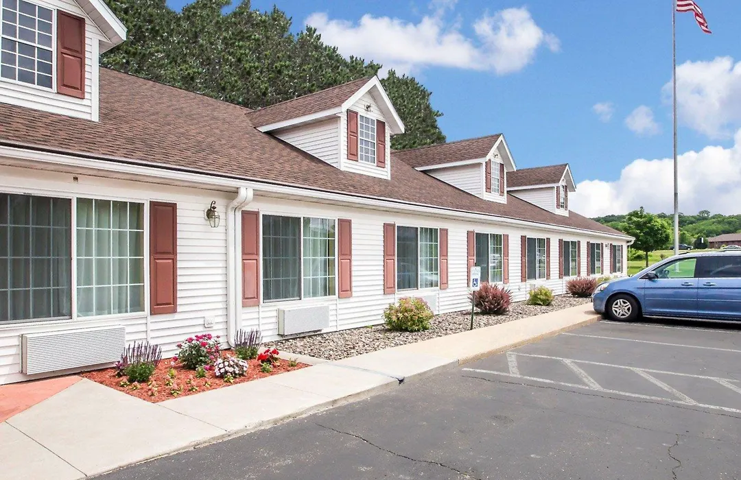 Econo Lodge Inn & Suites Eau Claire South-1