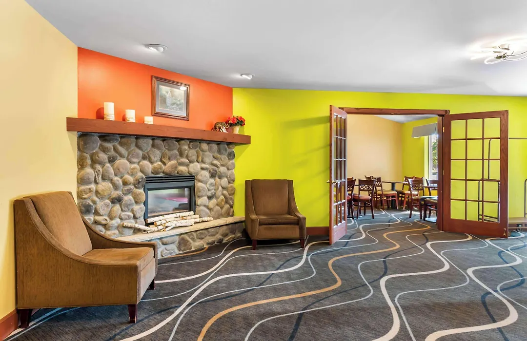 Econo Lodge Inn & Suites Eau Claire South-1