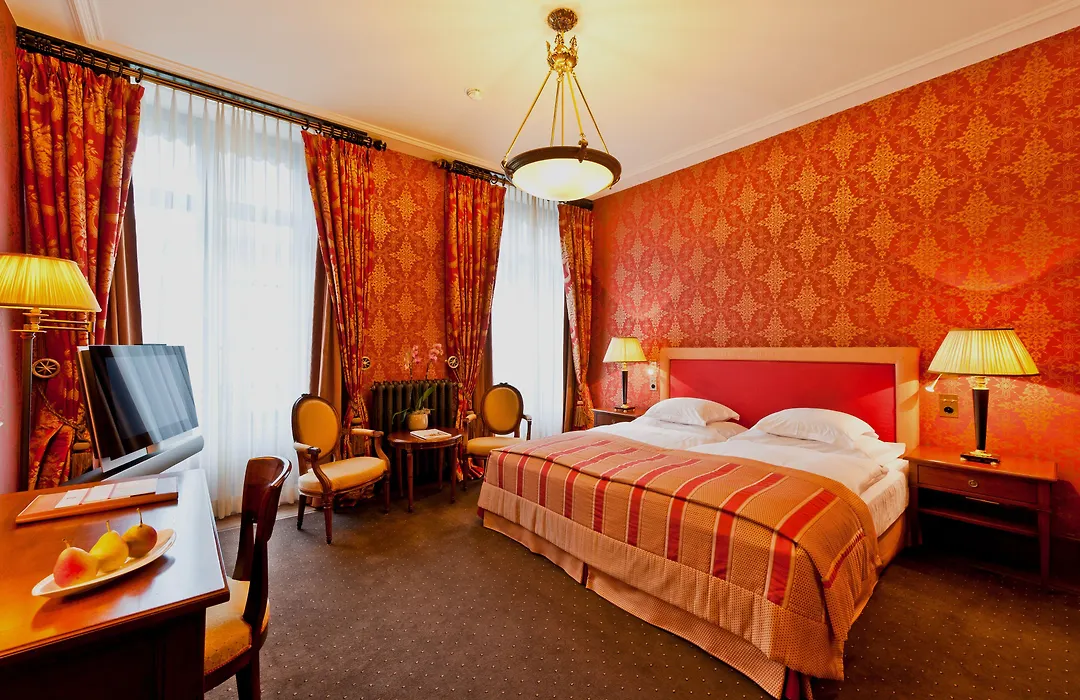 Grand Hotel LES TROIS ROIS-1