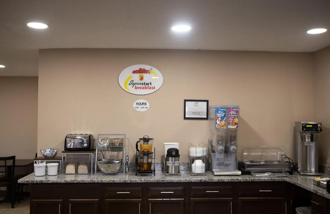 Super 8 By Wyndham Fairmont-1
