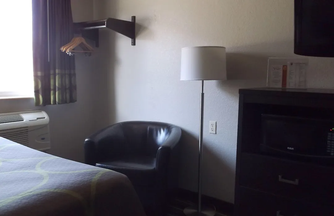 Super 8 By Wyndham Brookings-1