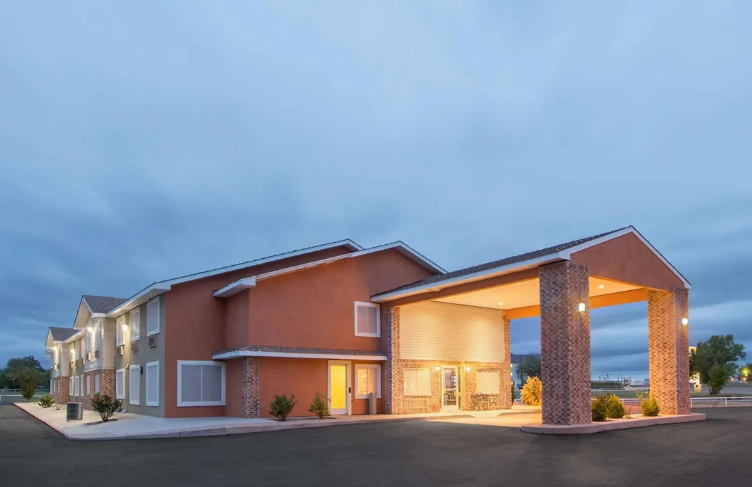 Super 8 By Wyndham Portales-1