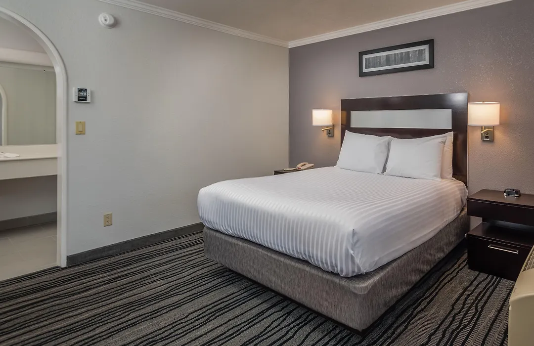 Redwood Creek Inn-1