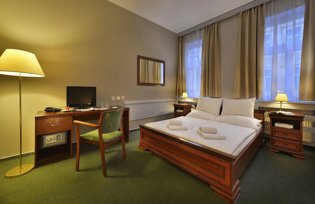 Three Crowns Hotel-1