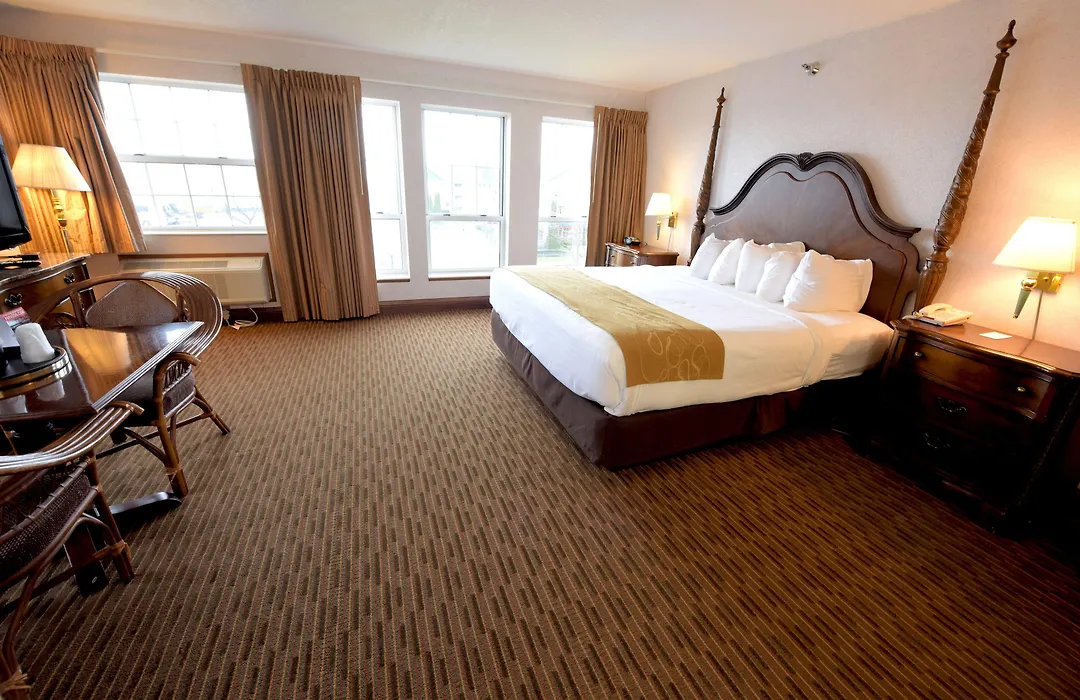 Crown Choice Inn & Suites Lakeview And Waterpark-1