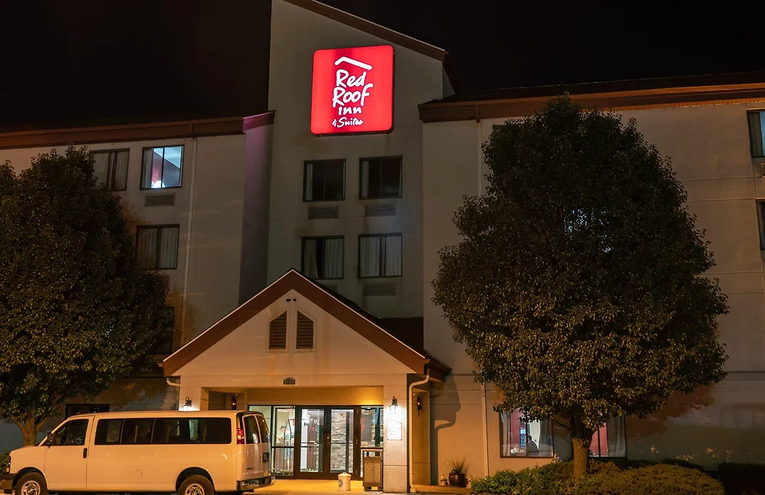 Red Roof Inn & Suites Indianapolis Airport-1