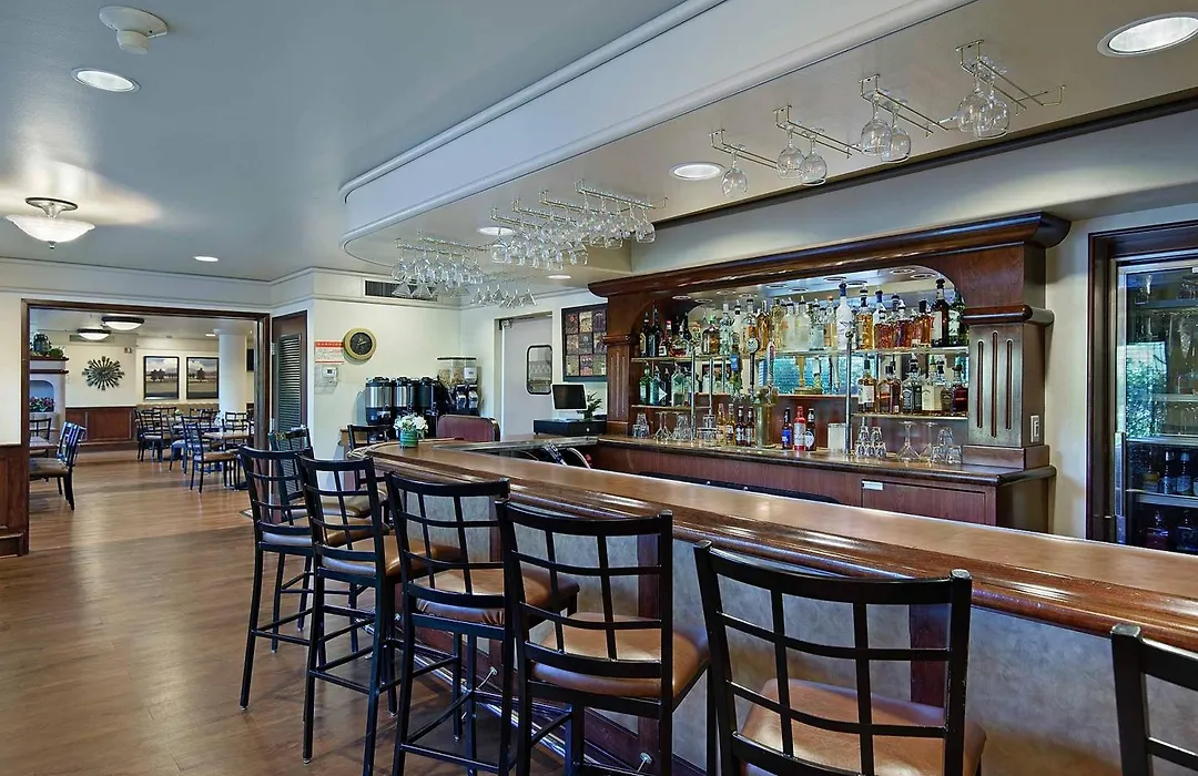 Oxford Suites Yakima-1