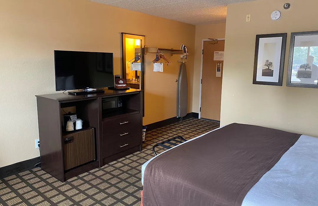 Baymont By Wyndham Lakeville-1