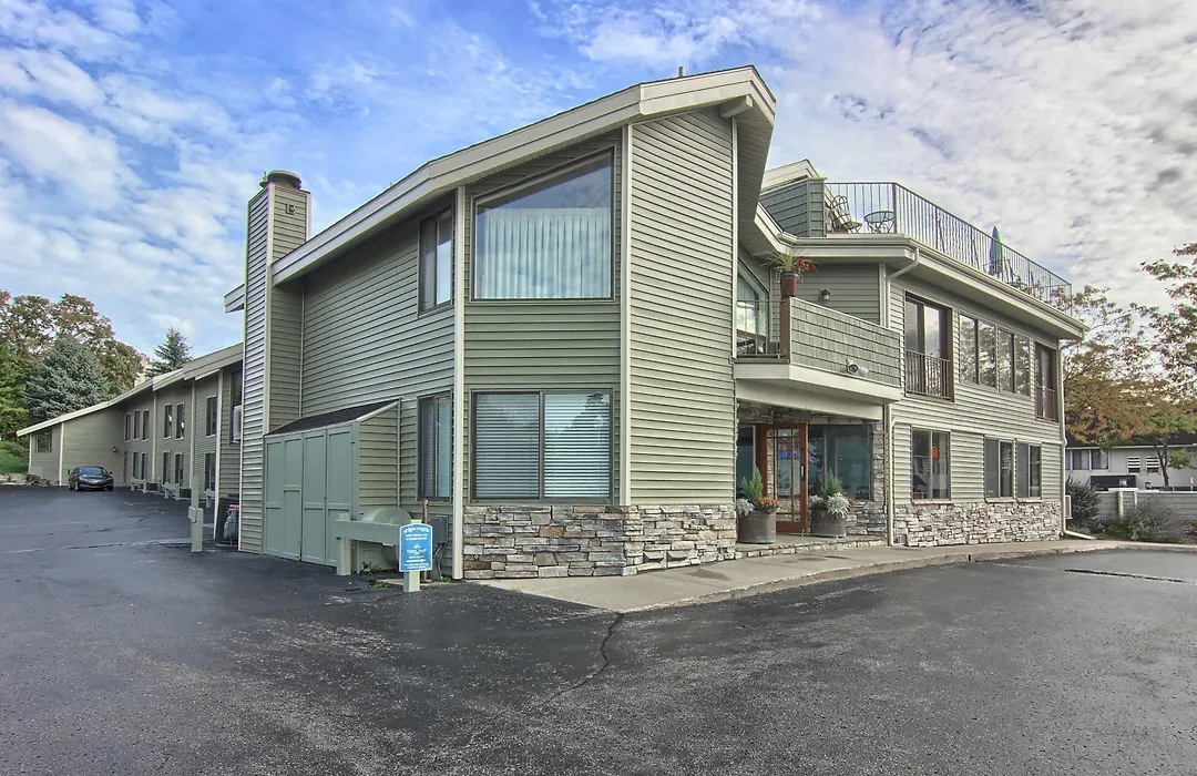 Pointes North Inn-1