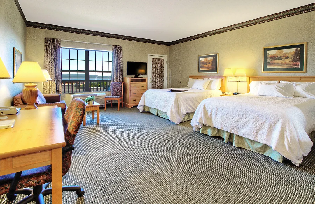 Hampton Inn & Suites Petoskey-1