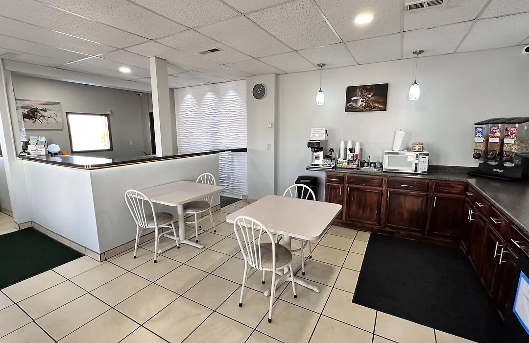 Super 8 By Wyndham Yankton-1
