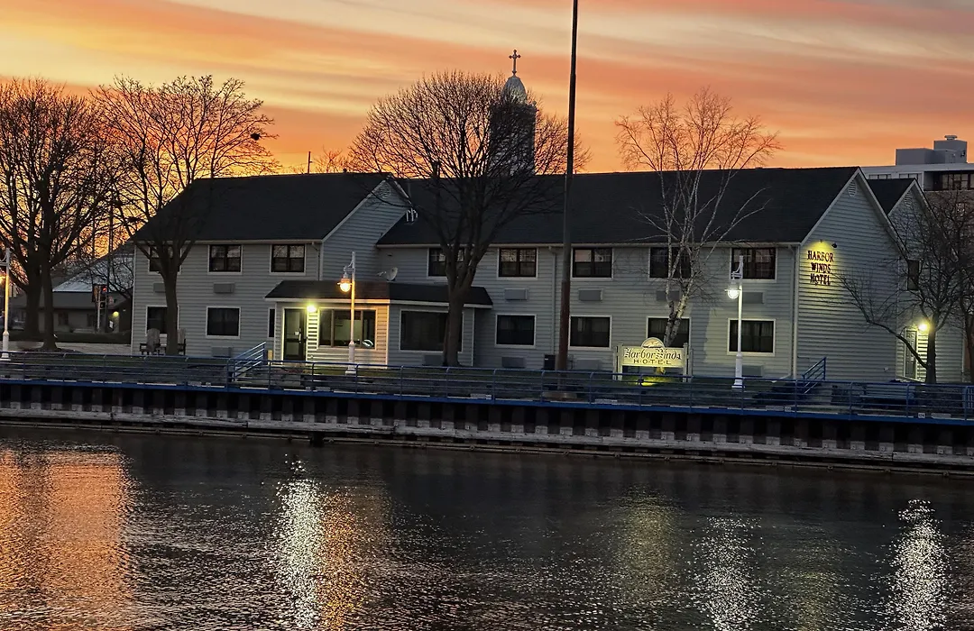 Harbor Winds Hotel (Adults Only)-1