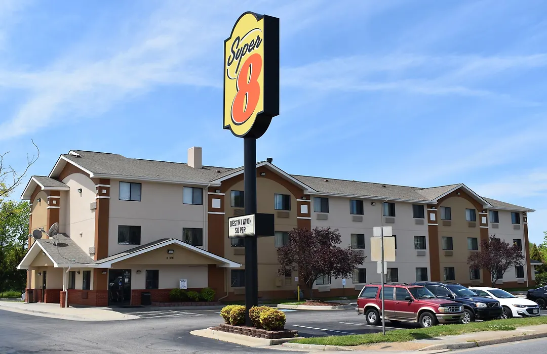 Super 8 By Wyndham Newport News/Jefferson Ave.-1