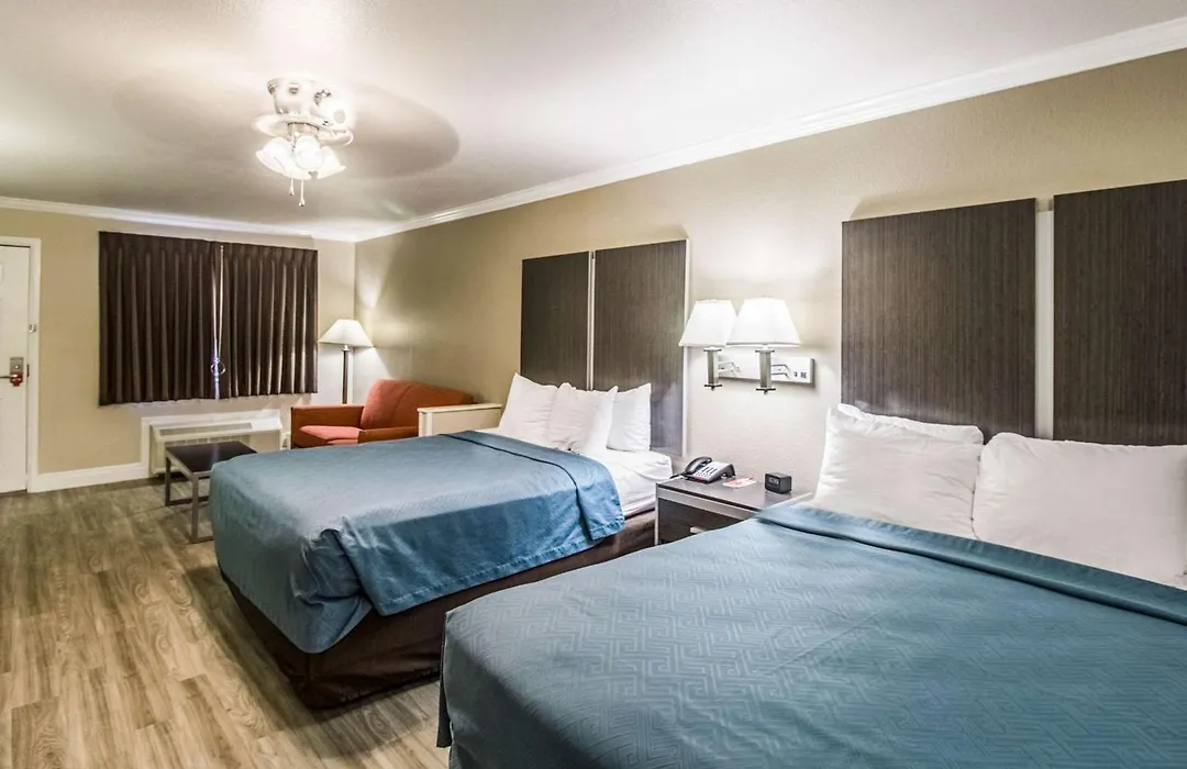 Econo Lodge Inn & Suites Corpus Christi-1