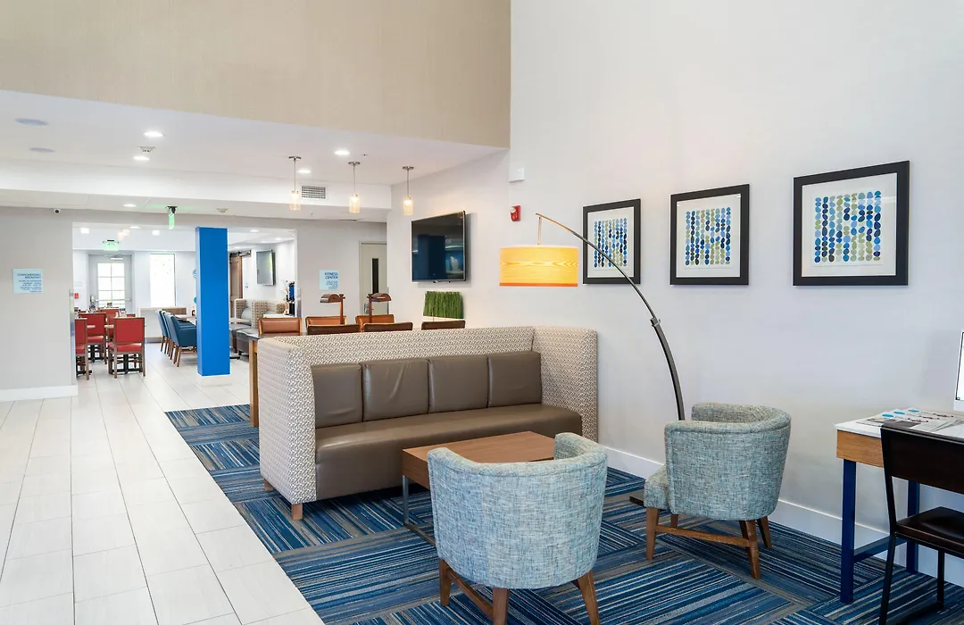 Holiday Inn Express & Suites - Lake Forest By Ihg-1