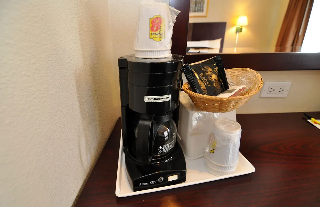 Super 8 By Wyndham Monterey-1