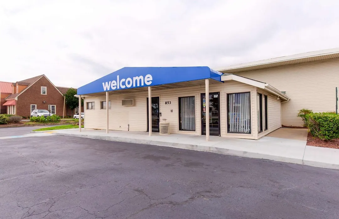 Travelodge By Wyndham Norfolk Airport-1