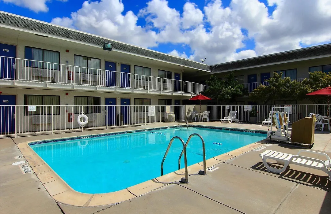 Motel 6-Kingsville, Tx-1