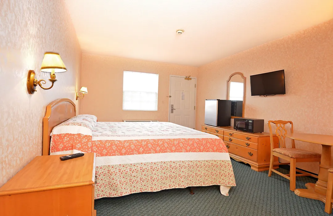 Ourguest Inn & Suites Downtown Port Clinton-1