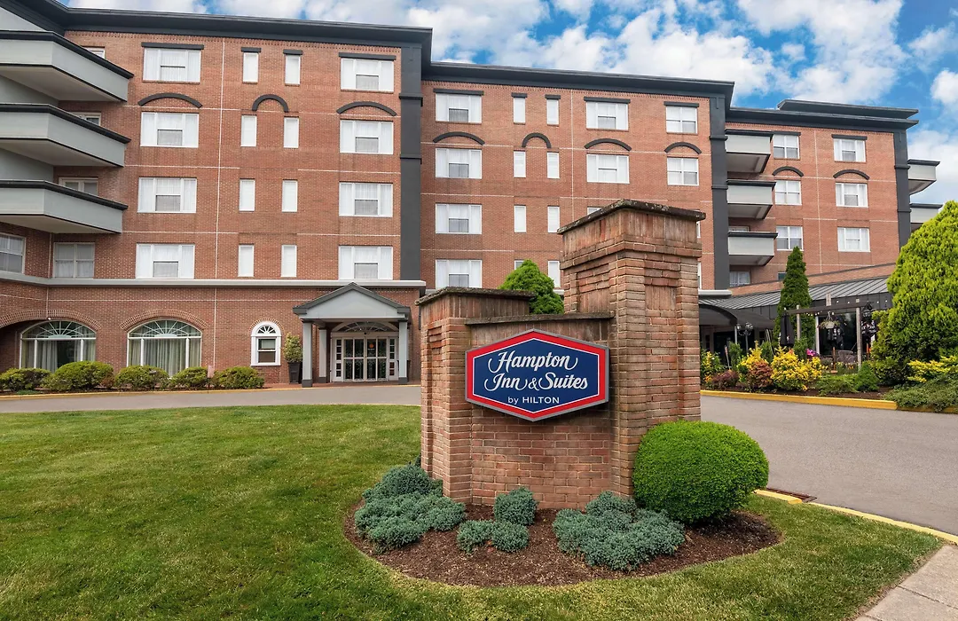 Hampton Inn & Suites Stamford-1