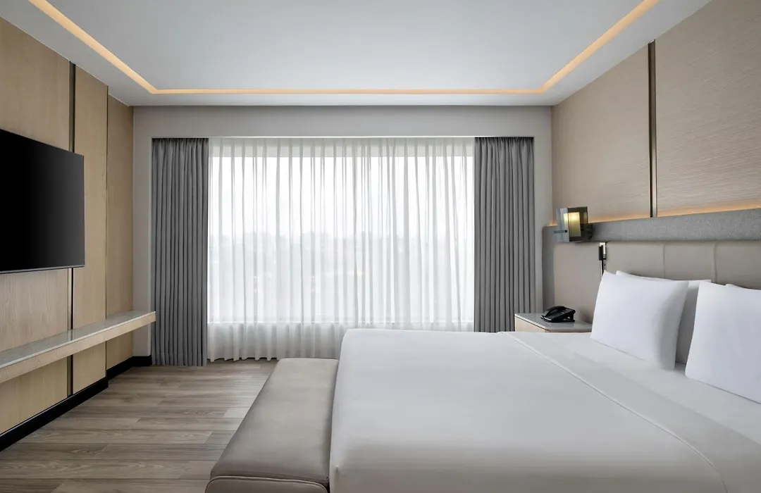 Courtyard By Marriott Mumbai International Airport-1