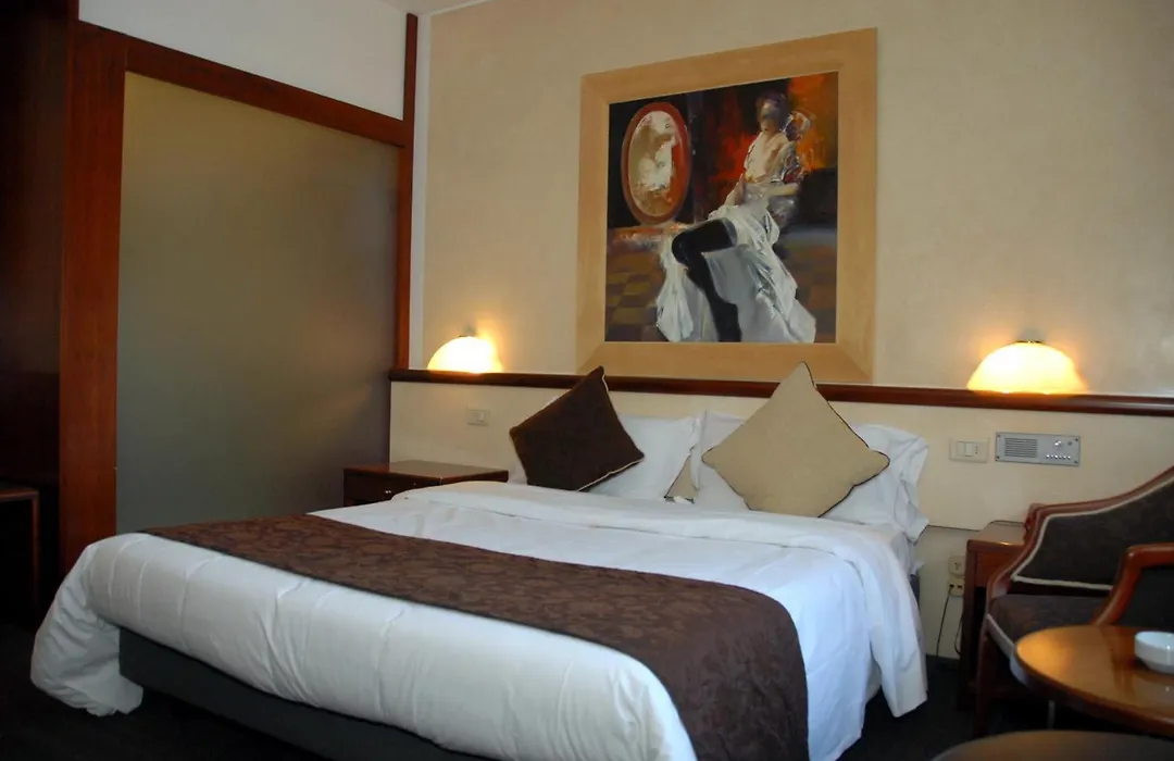 Green Hotel-1