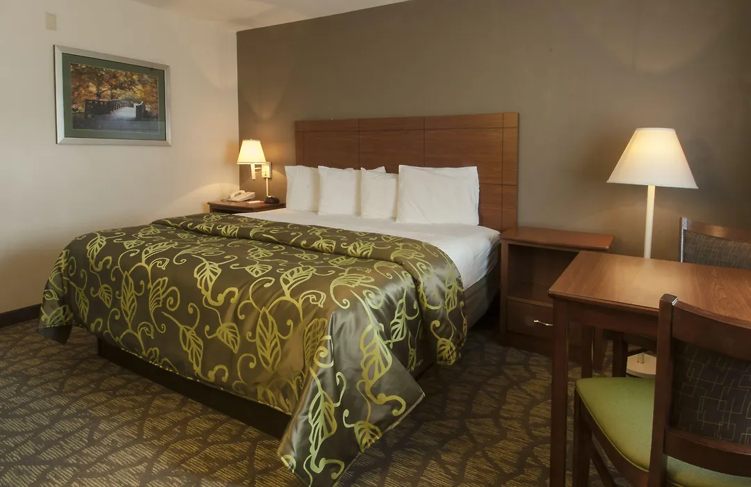 Econo Lodge Cherokee Near Island Park-1