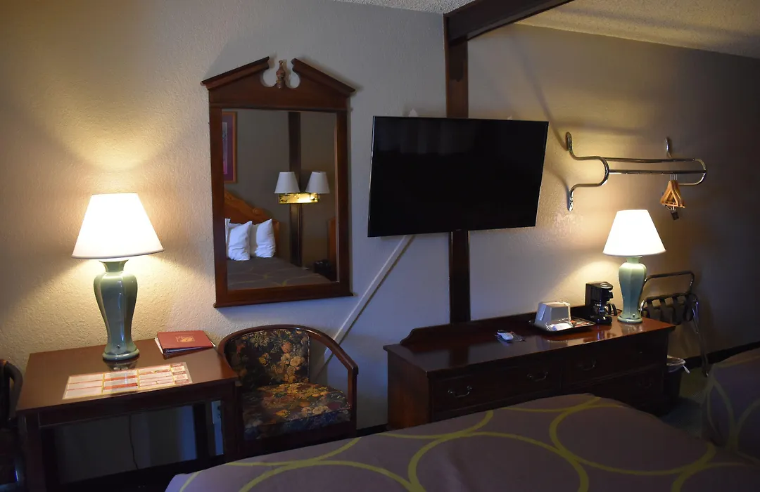 Super 8 By Wyndham Gallup-1
