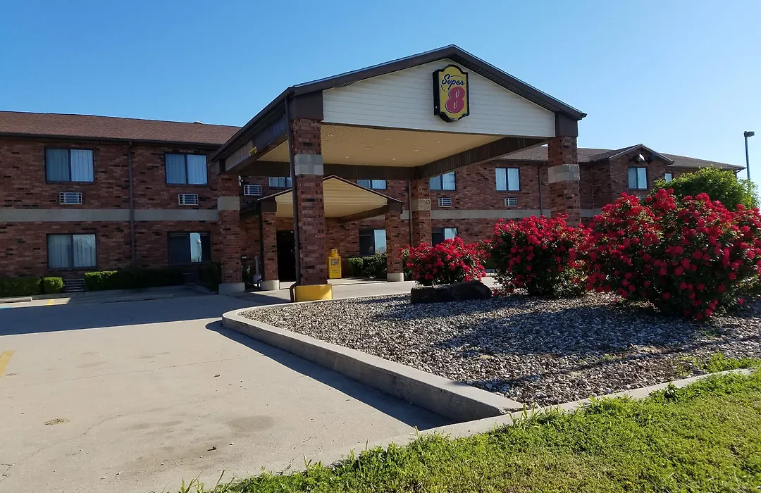 Super 8 By Wyndham Independence Ks-1